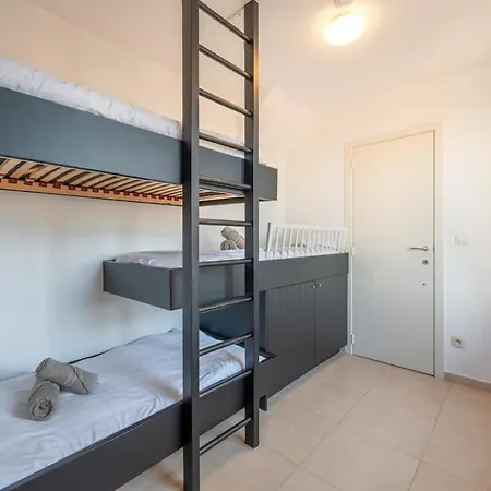 Modern With Private Rooftop *