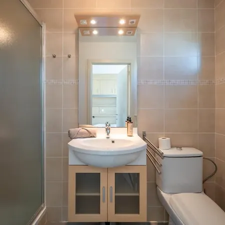 Modern With Private Rooftop דירה *