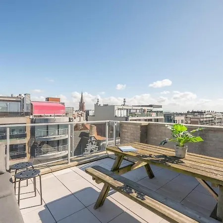 Modern With Private Rooftop דירה