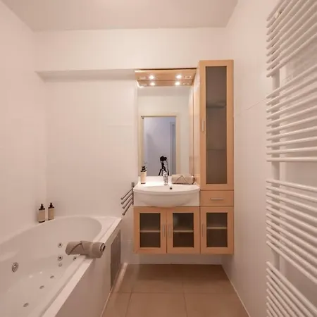 Apartament Modern With Private Rooftop