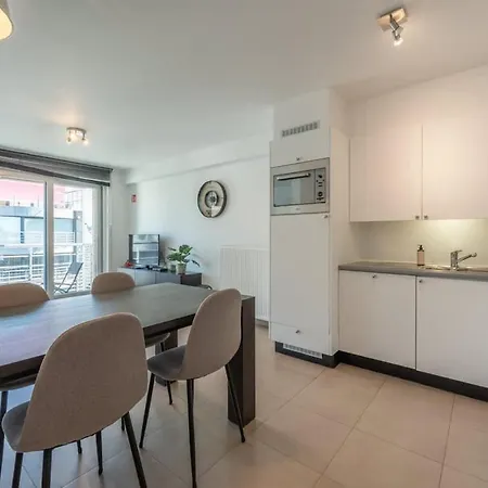 Modern With Private Rooftop *