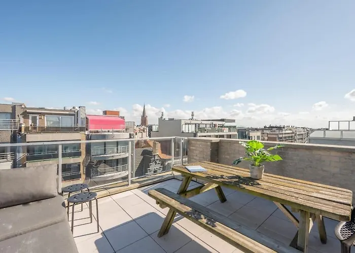 Modern With Private Rooftop Apartment