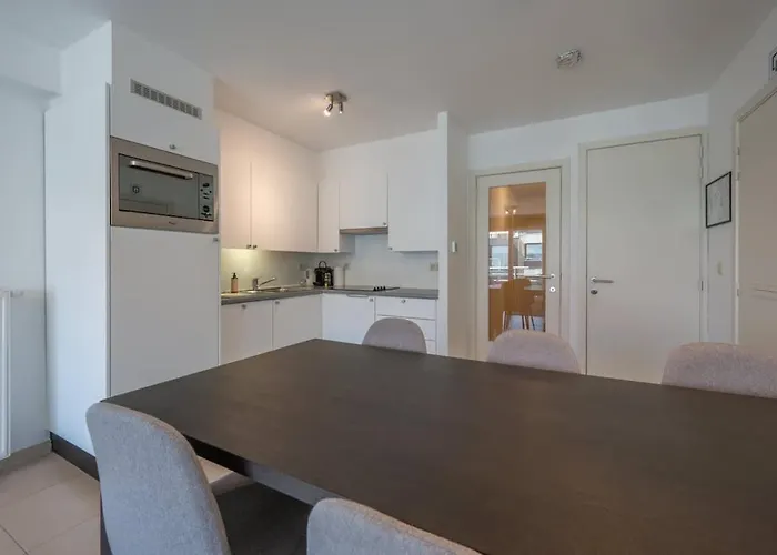 Modern With Private Rooftop *