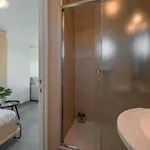 Апартаменти Modern With Private Rooftop