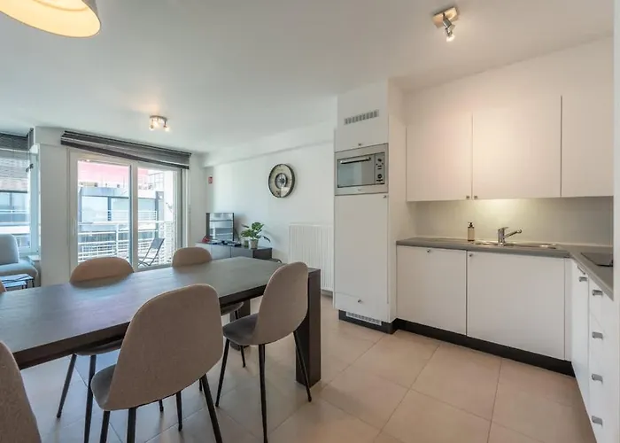 Modern With Private Rooftop *